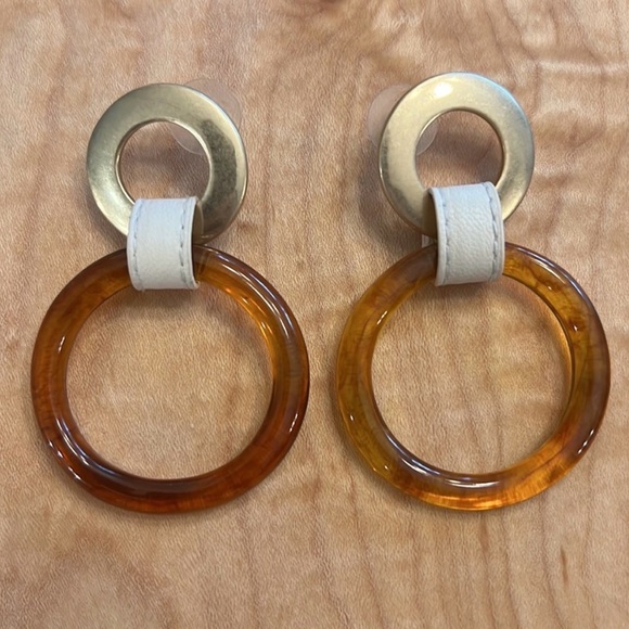 HOLD - Fawn Earrings - Picture 2 of 2